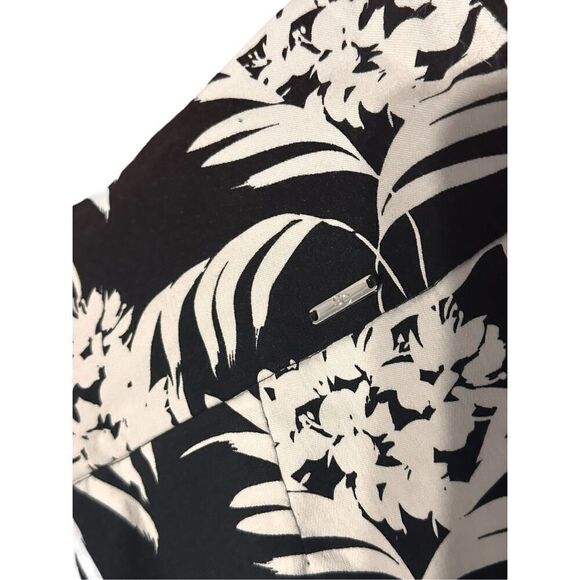 S.C. & Co. Skort Womens Size XS Black White Floral 360 Tummy Stretch Size small - Picture 4 of 8